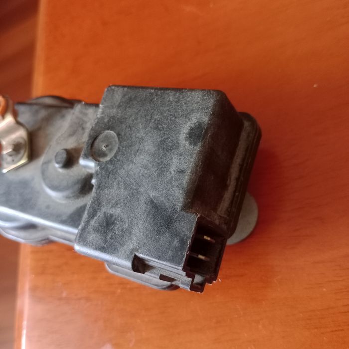 Замок доводчик Делика Delica