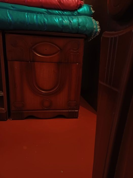 Спальный гарнитур и стол стулья