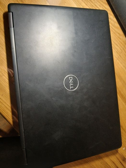 Vand laptop dell cu procesor i5 gen 8