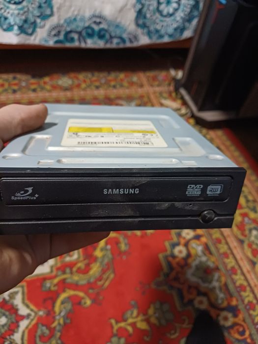 Видеокарта 730 2гб меняли термопасту в хорошем состоянии, и дисковод