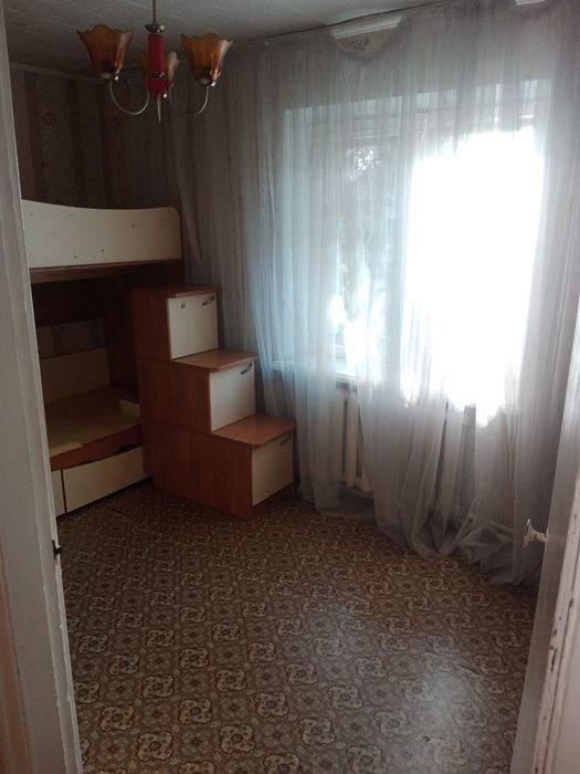 Продается квартира. Требуется ремонт.