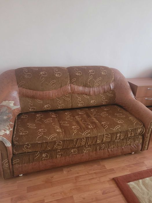 Vând canapele extensibile utilizate