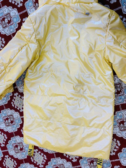 Куртка желтая осень