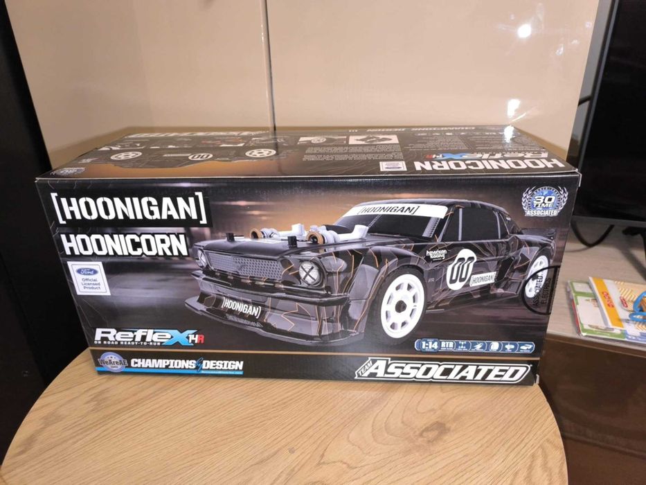 Automodel masinuta cool Associated Hoonicorn RTR (Traxxas, HPI, Arrma)