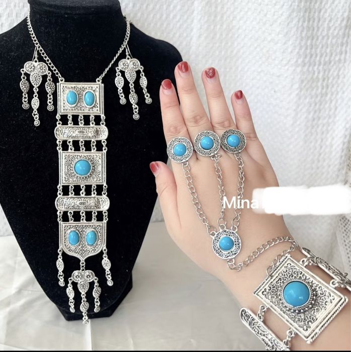 Қазақтың ұлттық әшекейлері сатылады