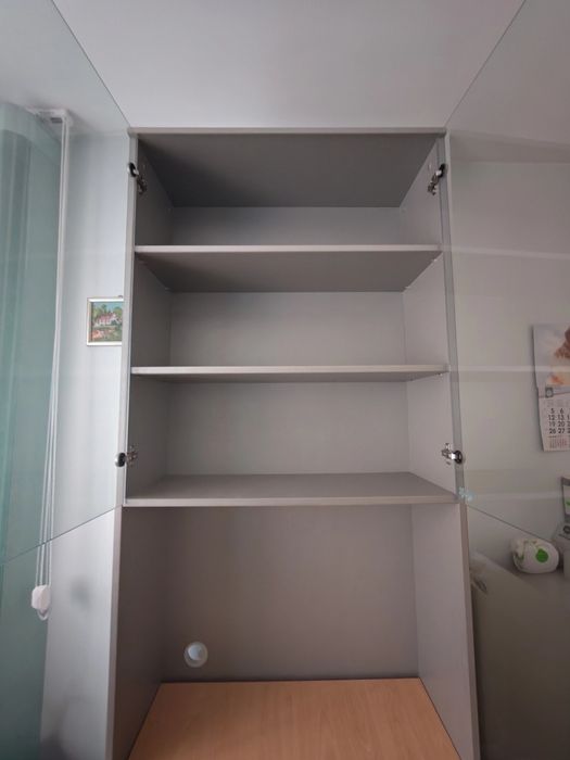 Продавам секция  в два цвята за 300лв