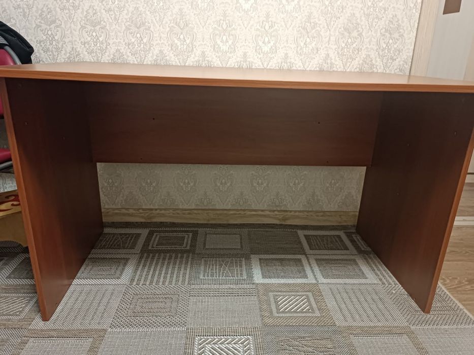 Кокшетау СРОЧНО продам стол