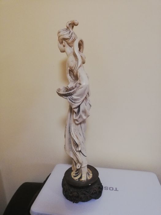 Vîn statuie pentru colecționari.