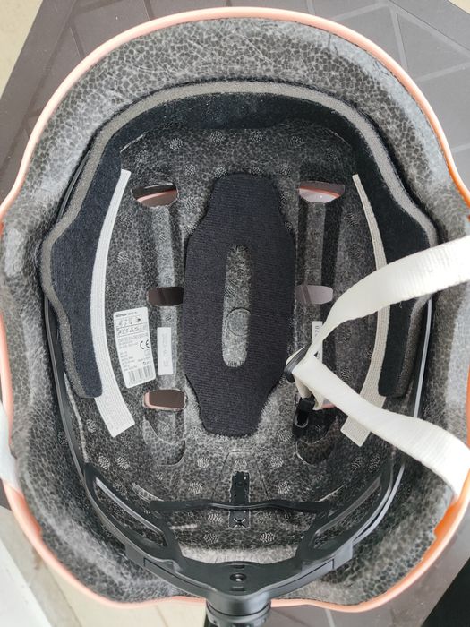 Чисто нова каска Oxelo-за ролери, скейтборд, тротинетка или колело