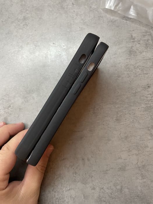 2 калъфа за Iphone 13 Pro чисто нови за 8лв