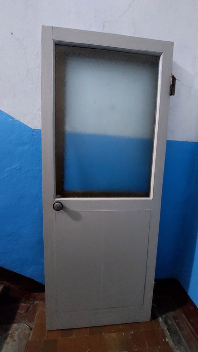 Продам  4 двери за 10000 тыс