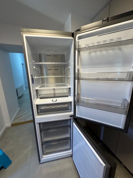 Combina frigorifica SAMSUNG RB34A7B5E22/EF, Bespoke, No Frost, 344 l, H 185.3 cm, Clasa E, All-Around Cooling, negru