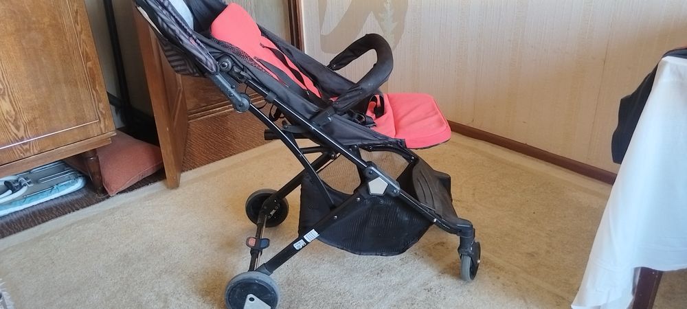 Продам коляску Б/у. В отличном состоянии.