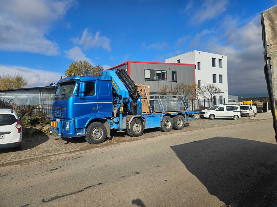 Камион с кран. Транспортни и товаро-разтоварни услуги.