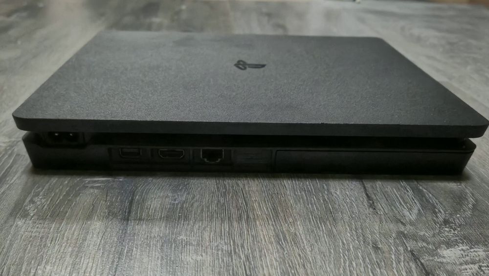 Конзола PlayStation 4  1TB
