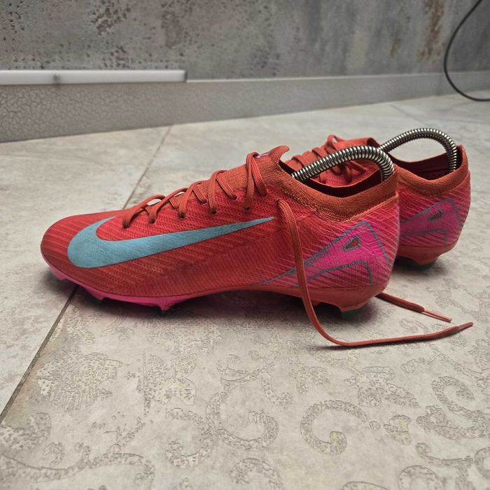 Детски бутонки много малко носени