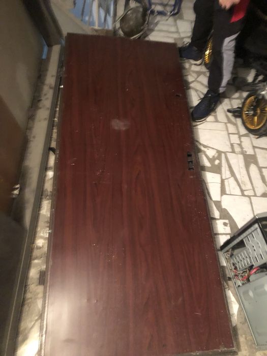 Выходной дверь железный