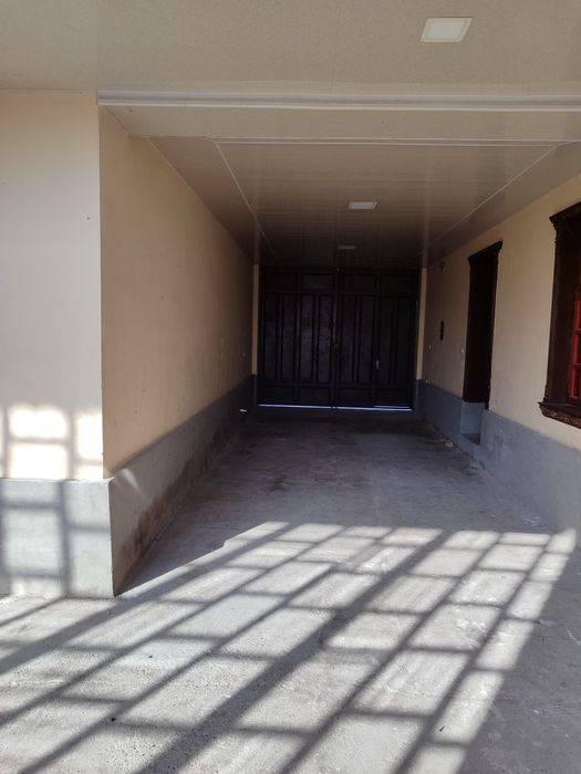 Аренда участка 10 комната под безнес Зангиота!