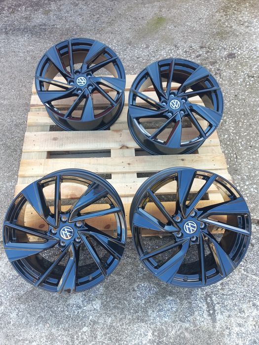 18"VW GTI GTD PIANO BLACK 8ж ет40 Golf Passat Touran Tiguan Seat