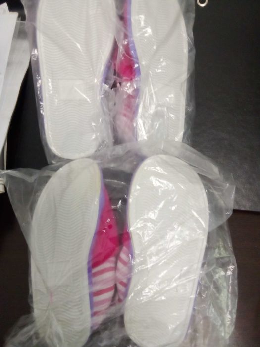 Пантофи момиче 26/27 и 28/29-6 лв./чифт.