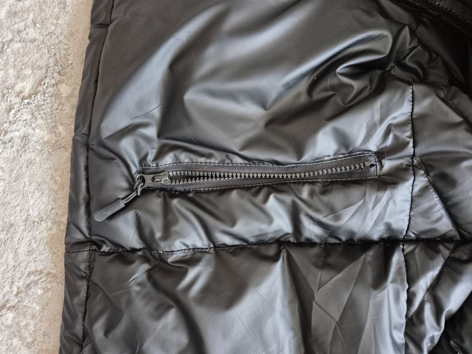 Продам мужскую куртку с капюшоном