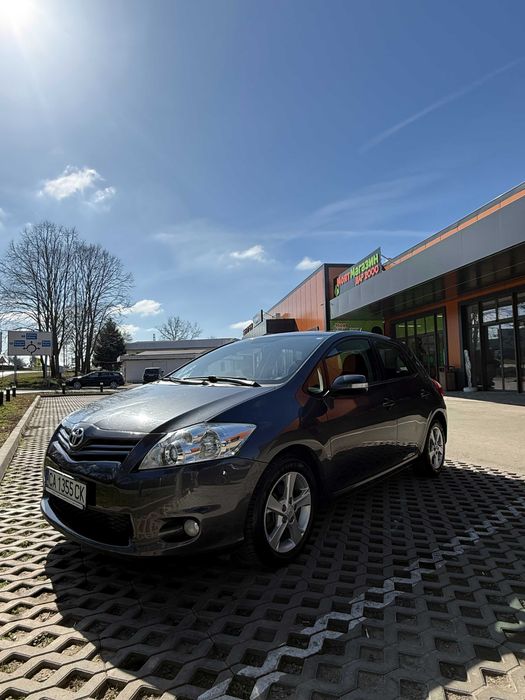 Toyota Auris 1.4 VVT-I Facelift ПЕРФЕКТНА!