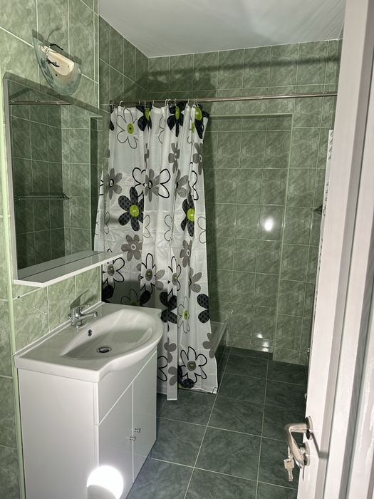 Vând  apartament 3 camere sau schimb cu apartament cu 2 camere/garsoniera