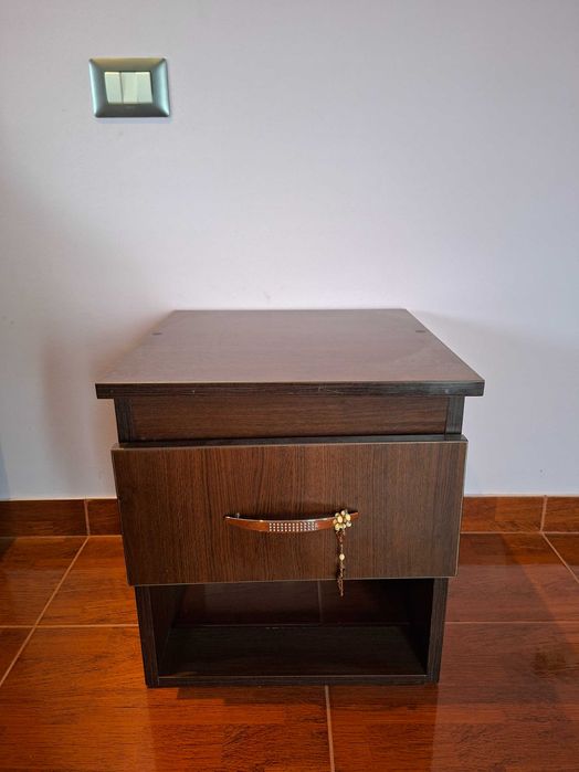 Pat dublu lemn 160 x 200 cm + 2 noptiere, somiera, spatiu depozitare