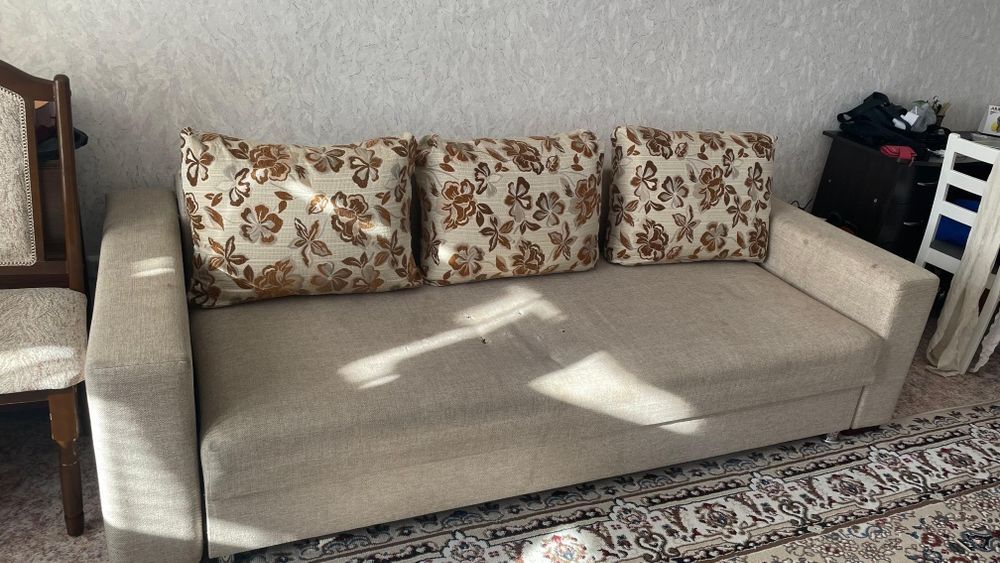 Продам диван с подушками