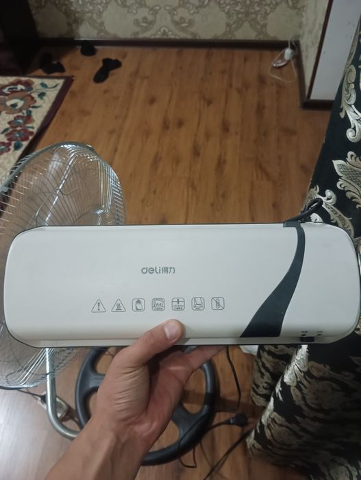 Printer laminat alarat va qogoz kesadigan.