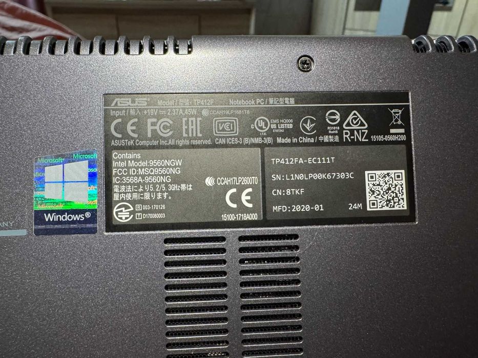 Laptop Asus 8145u cu ecran tactil