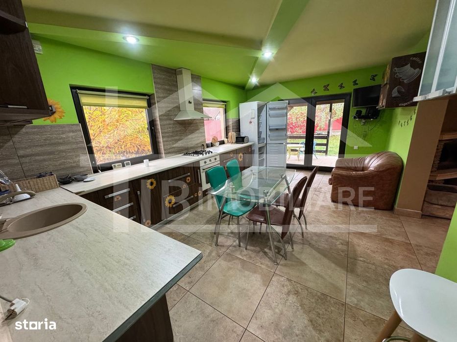 Casa cu 4 camere, 230mp, garaj, Zona Corunca