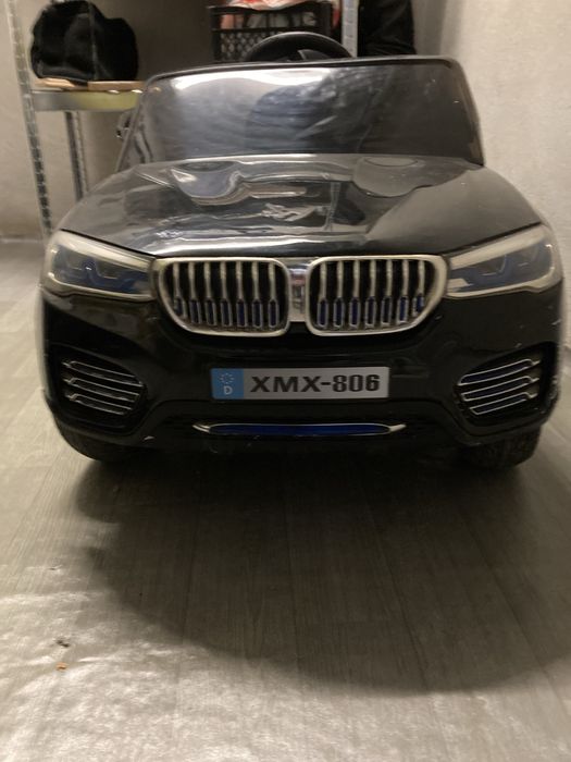 Продавам детска акумулаторна кола