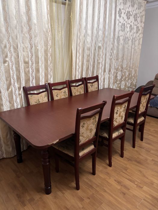 продается гостевой стол со стульями