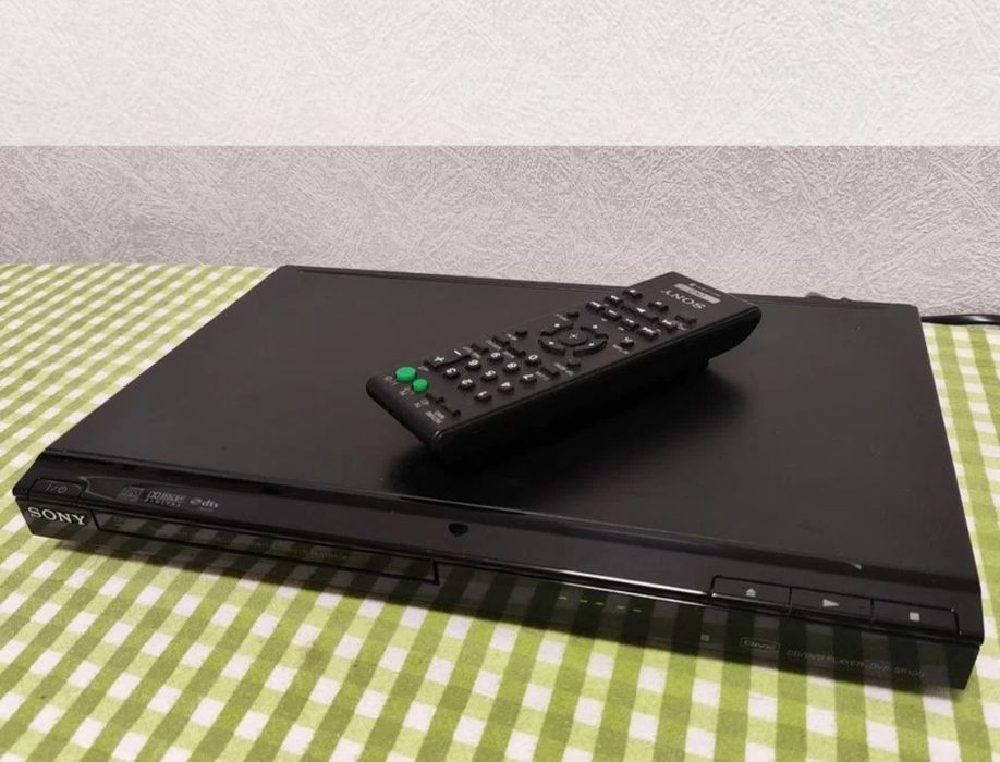 DVD-плеер Sony DVP-SR100.