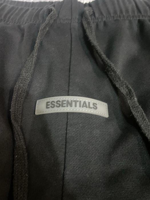 Шортик essentials