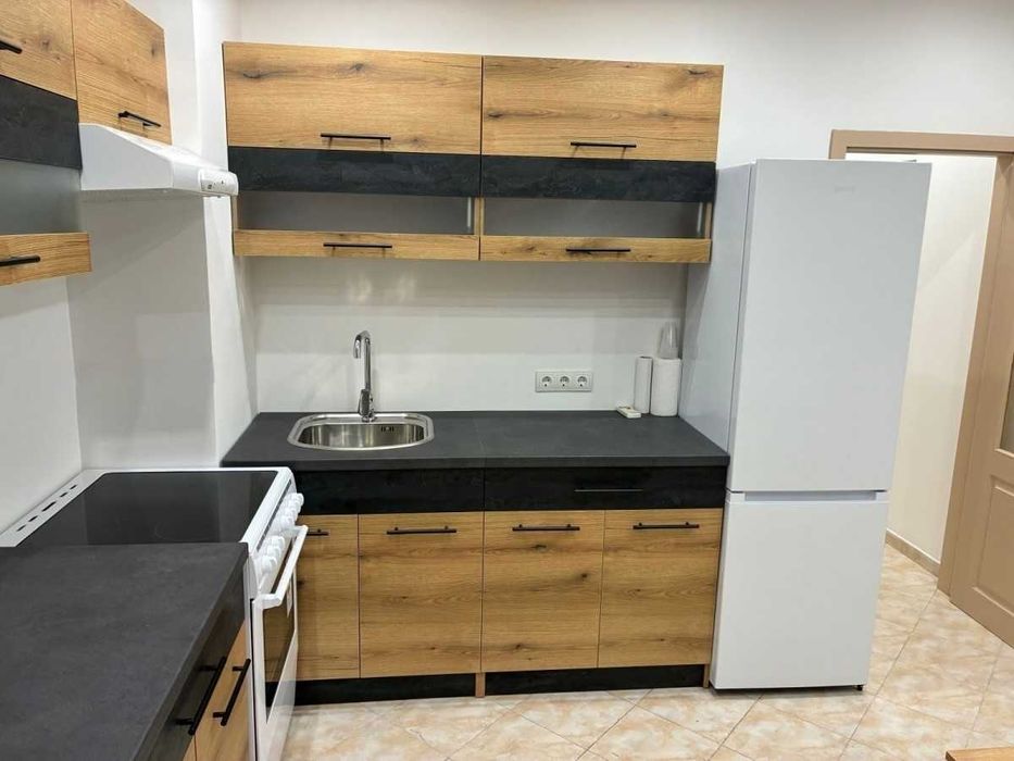 Дава се под наем Четиристаен апартамент в София, Модерно предградие - 113 кв.м за 700 € - Снимка #2