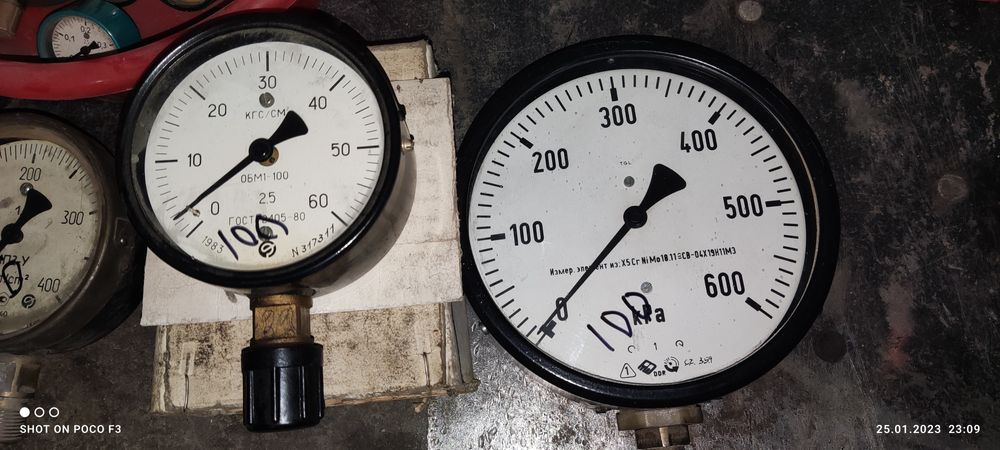 Манометры, советские и немецкие рабочие