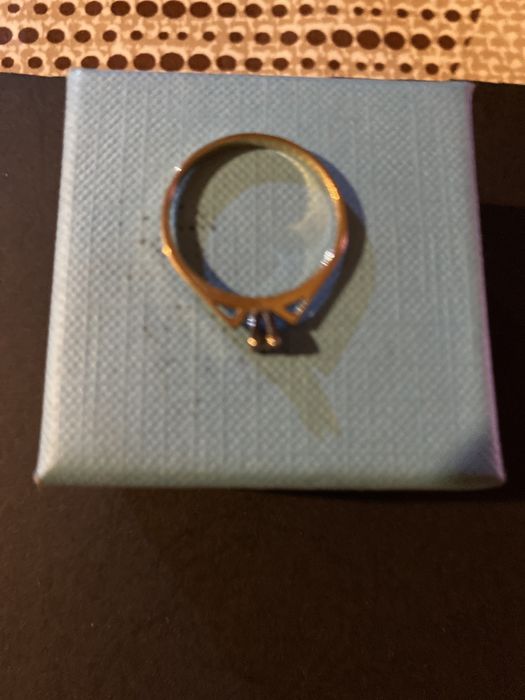 Нов златен пръстен с естествен диамант