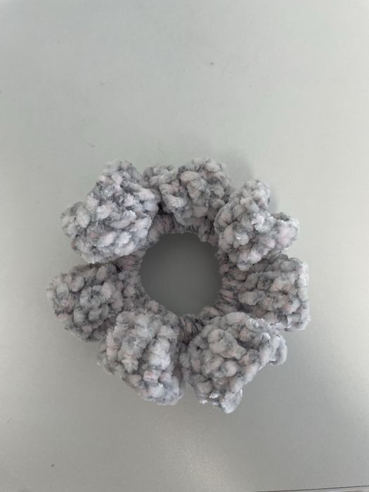 Ръчно изплетен ластик за коса “Скринчи”