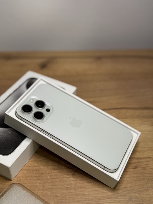 iPhone 15 Pro Max 94% White Titanium 256 GB full box