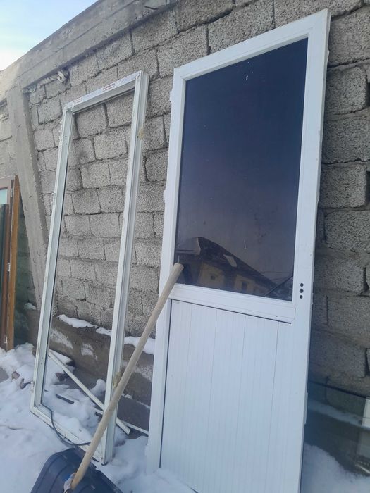 Темір есіктер, выходные двери