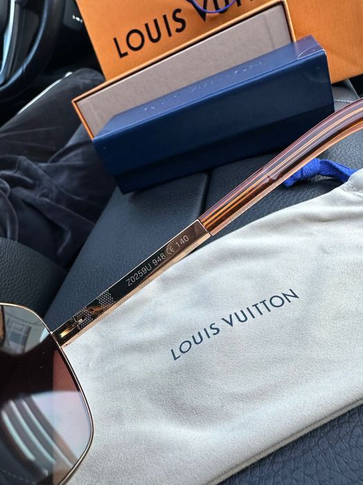 Ochelari originali Louis Vuitton aurii Attitude Gold Noi