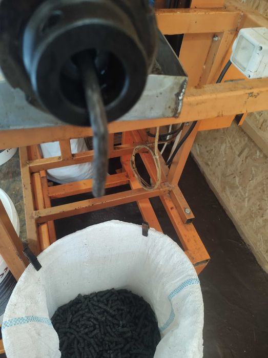 presa ulei floarea soarelui , rapita ,dovleac si alte seminte !