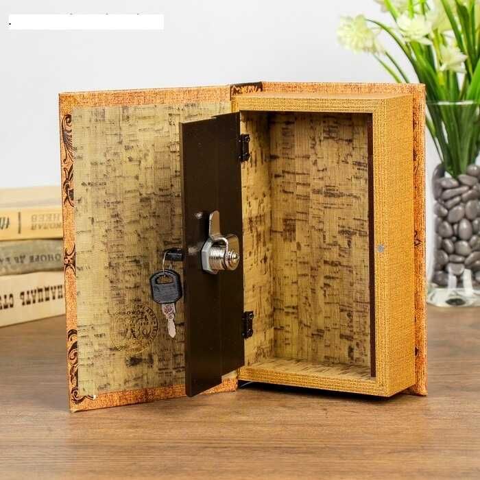Книга сейф 21см на 13 см.