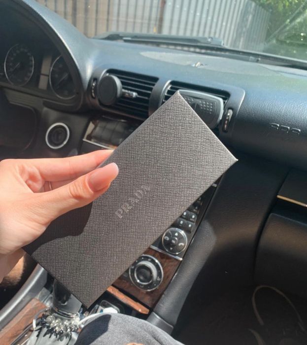 Ochelari Prada Autentici cu toate accesoriile (bon de cumparare, toc, laveta, card, carte)