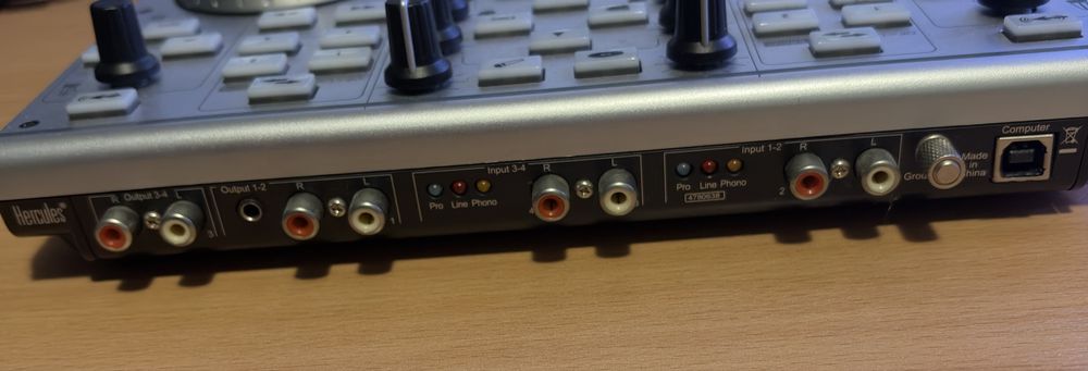 Dj console Hercules Mk4