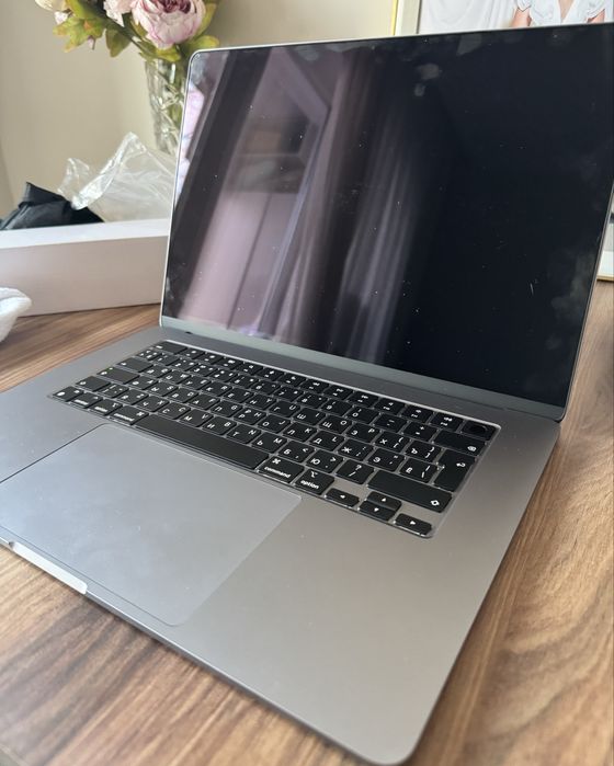 MacBook Air 15 2024  (с ДЕФЕКТОМ)