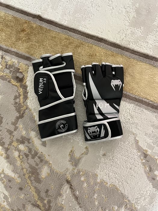 Шингарки Venum черно-белые