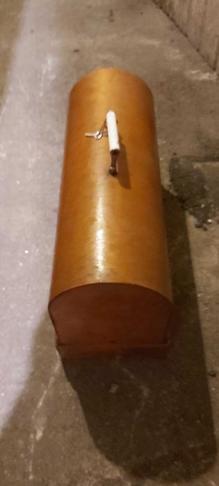 Продавам стара  руска шевна машина с кутия 1968година